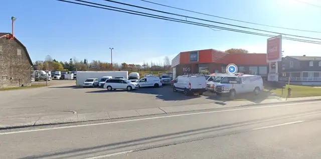 Bureau à louer et stationnement pour camions