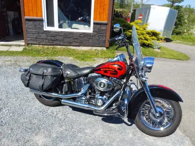 2009 heritage softail 37 kms very good condition chrome front end. Profile wheels detachable sissy b...