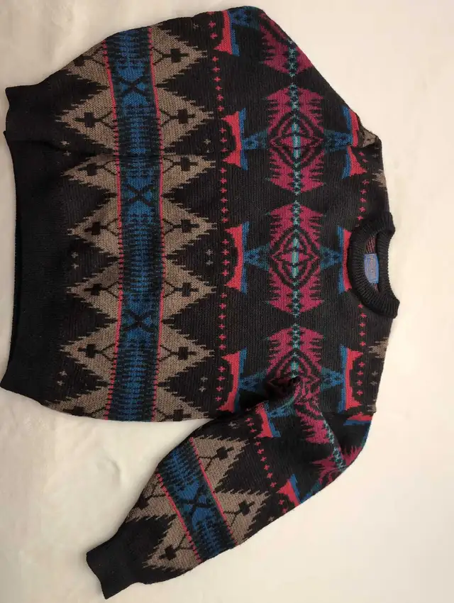 Pendleton Sweater Men's Medium in Men's in Edmonton - Image 2