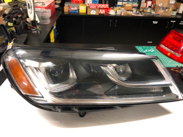 2014-2018 VW Touareg right side headlight in Auto Body Parts in Mississauga / Peel Region