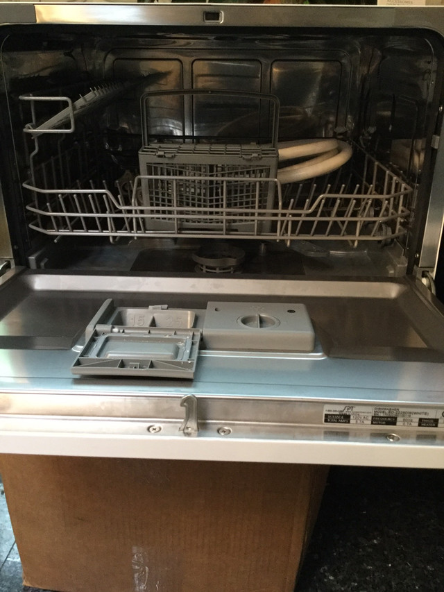SPT SD-2225DW Countertop Dishwasher with Delay Start & LED. in Dishwashers in Mississauga / Peel Region - Image 3