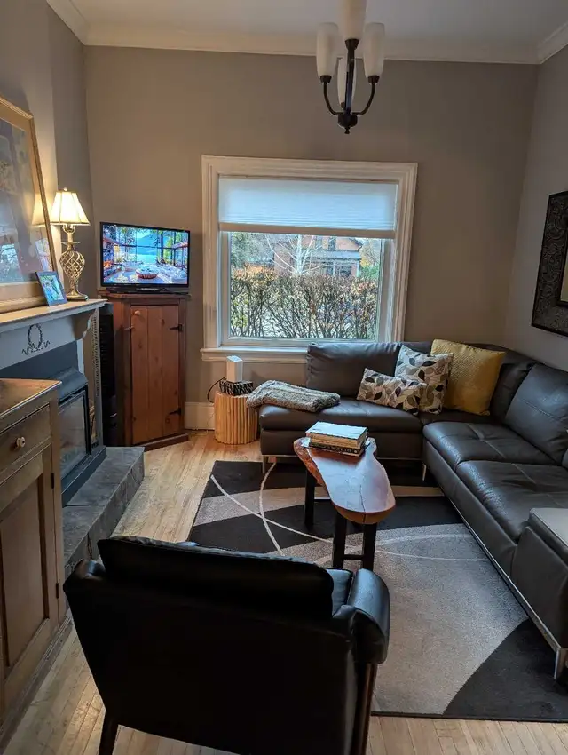 Century Home For Rent in Ontario in Canada - Image 5