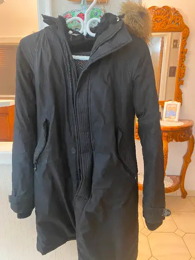 I bought it in 2011 and wore it for 6 years It’s in good condition except for a small hole in the cu...