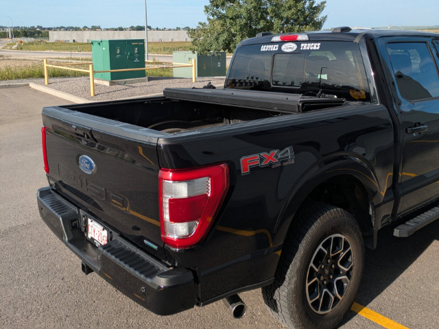 2022 Black Ford F-150 Lariat 4WD SuperCrew – Only 41,000 KM! in Cars & Trucks in Calgary - Image 4