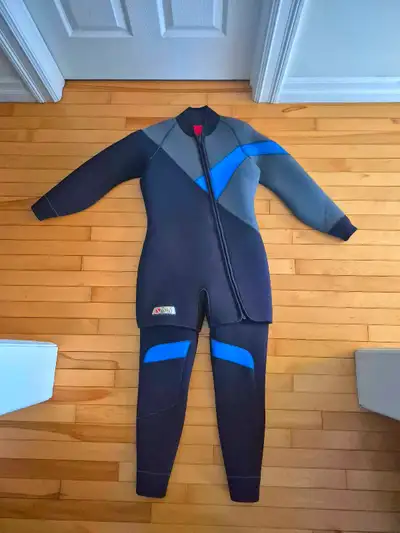 Men's Size Medium 7mm Scuba Diving Wetsuit. Great Condition. Barely Used