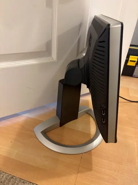 Dell 17” UltraSharp 1704FPTt 1280x1024 LCD Flat Panel Monitor$70 in Monitors in Oakville / Halton Region - Image 6