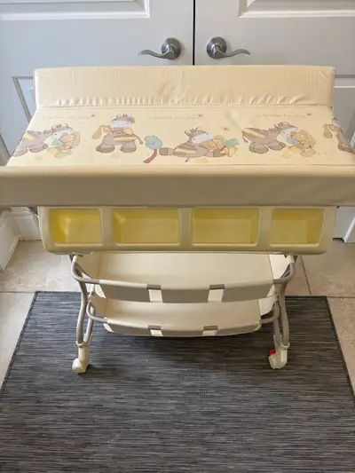 Table à langer bébé / Baby changing table, View more