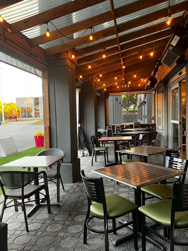 barmaid/waitress/cook in Bar, Food & Hospitality in City of Montréal - Image 2