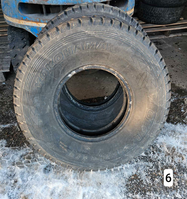LT315/75R16 2 pneus d'hiver yokohama geolandar i/t (6) dans Pneus et jantes  à Sherbrooke