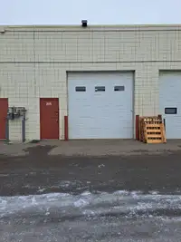 1600 sqft Warehouse Bay with small office for lease NE Calgary