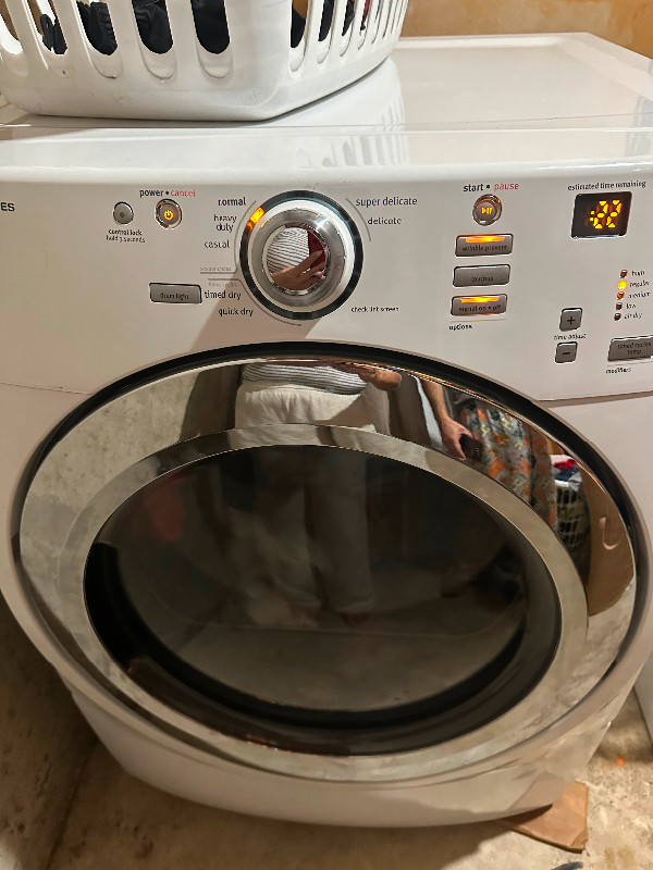 Used in excellent condition-dryer in Washers & Dryers in Ottawa - Image 3