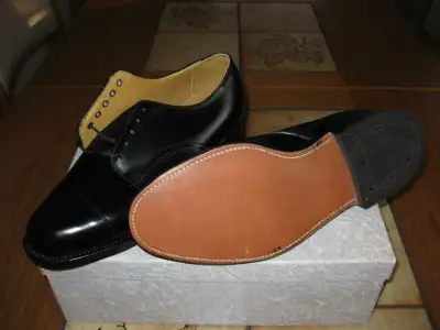 NEW ;Biltrite Delux Uniform Dress Shoe. Model 3530. Size 8 G. Made in Canada. All leather upper and...