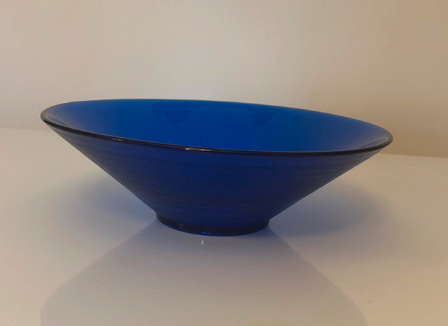 Cobalt Blue Glass Bowl For Sale in Kitchen & Dining Wares in Oakville / Halton Region - Image 3