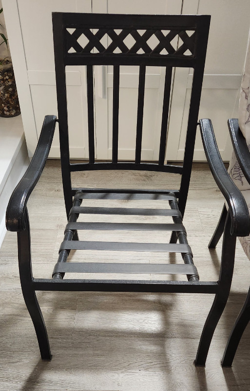 4 Cast Iron Chairs in Patio & Garden Furniture in Markham / York Region - Image 2