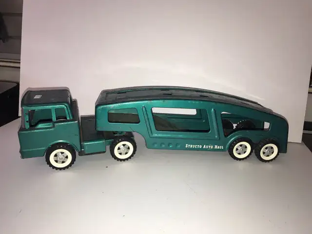 VINTAGE 1960 STRUCTO AUTO HAULER TOY METAL TRUCK in Arts & Collectibles in Mississauga / Peel Region - Image 3