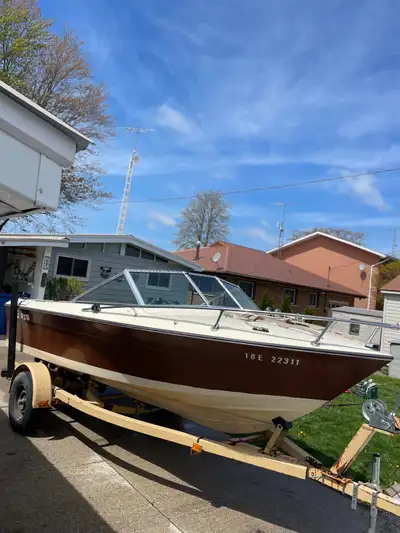 18ft 165hp Mercruiser Full top Floors refinished fully fibreglassed and traction painted New Alumacr...