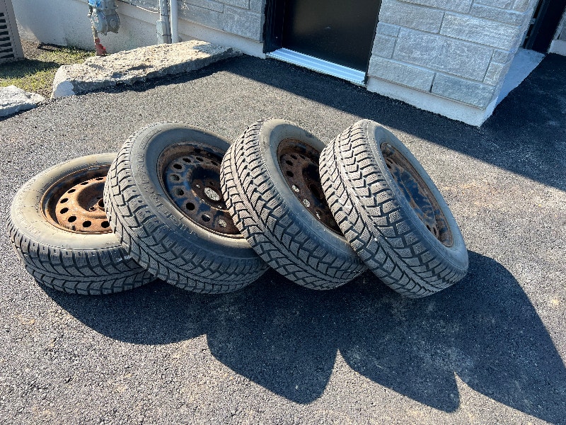 Winter Tires Rims 215/65R16 UNIROYAL TIGER PAW ICE & SNOW II 98S