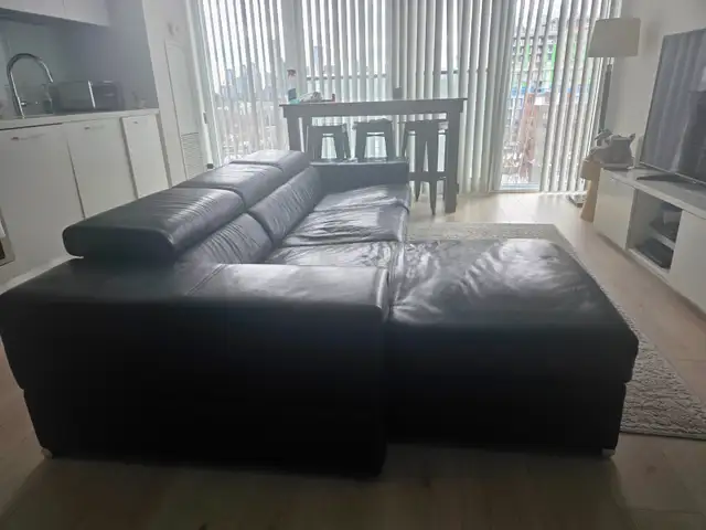 Natuzzi Italia Leather Sofa Avana—Modern Design with Adjustable in Couches & Futons in City of Toronto - Image 2
