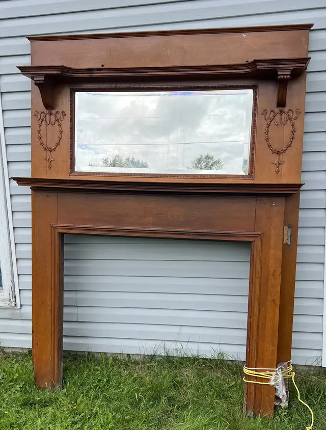 Manteau de foyer en chêne antique avec miroir biseauté in Fireplace & Firewood in Thetford Mines - Image 4