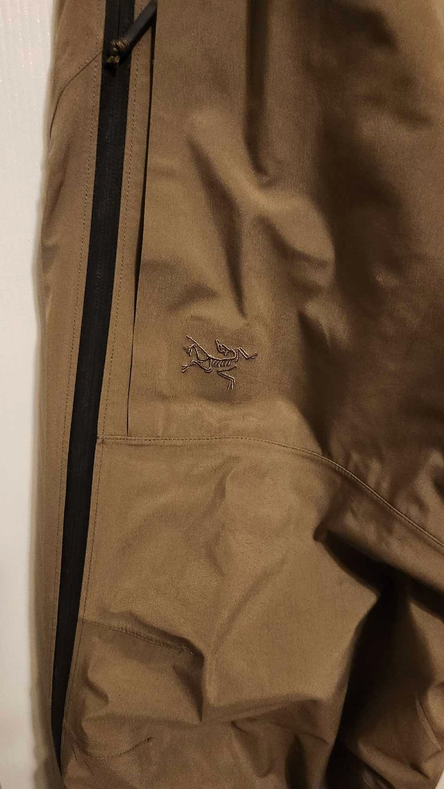 Arc'teryx LEAF alpha pants in Men's in Thunder Bay - Image 3