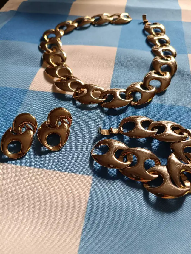 Necklace set