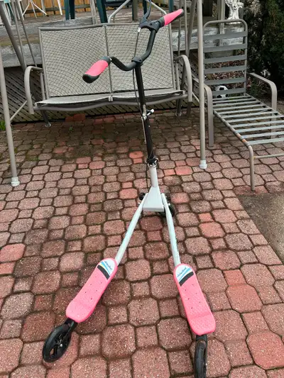 Drifting Scooter Bike ..Kidds/Adult .. Weight limit 176lbs..3wheels..good condition