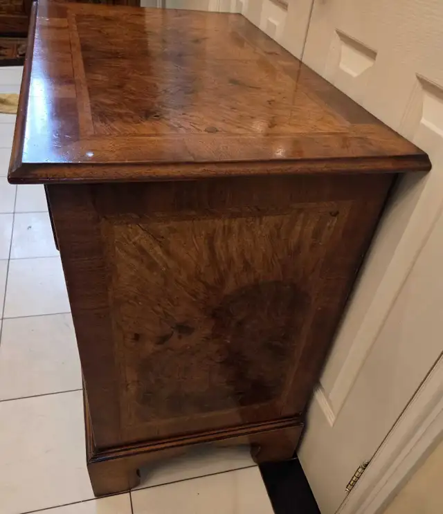 Early 18th Century Walnut Chest of Drawers in Hutches & Display Cabinets in City of Toronto - Image 6