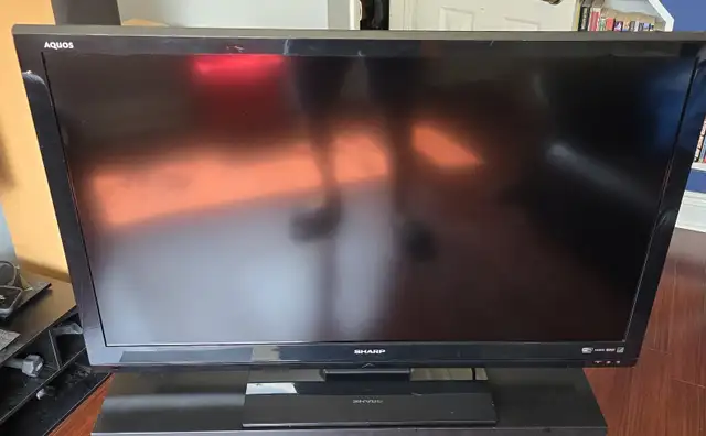 Sharp Aquos HD TV - 42 inches with HDMI in TVs in Ottawa - Image 3
