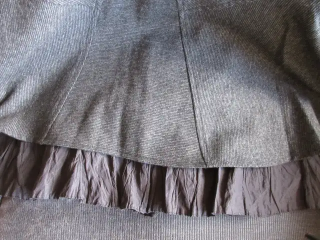 JUPE  GRISE  MI- LONGUE XL in Women's - Dresses & Skirts in Québec City - Image 5