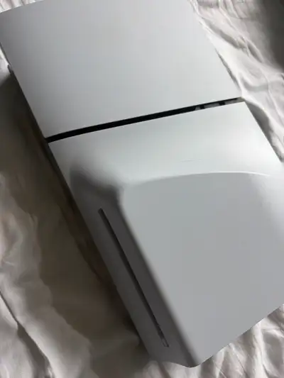 PS5 avec 2 manettes ,chargeur de manettes, et queues Jesus, View more