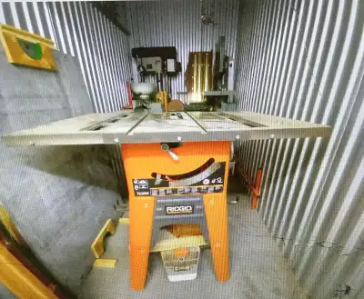 Rigid table saw 220 volt with locking rolling stand Make an offer