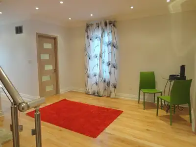 Leslieville Fabulous Upper Level 2 Bedroom Suite