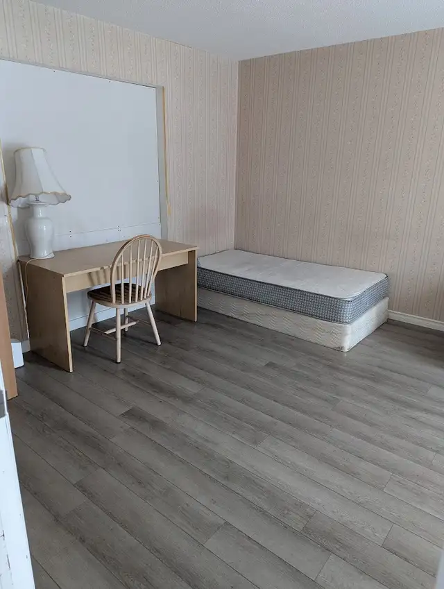 Move in today! Long or short term. Fisher/Meadowlands. ASAP