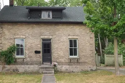 Available Now Discover your ideal rental home in the heart of Cambridge! This spacious and well-main...