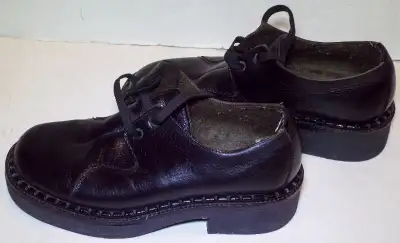 Men Leather Shoes Size 9 in Excellent Condition, View more