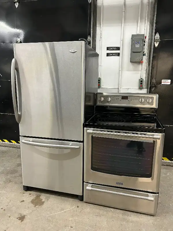 Frigidaire and stove in Stoves, Ovens & Ranges in City of Montréal - Image 9