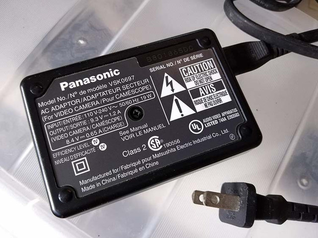 PANASONIC VSK0697 VIDEO CAMERA BATTERY CHARGER in Cameras & Camcorders in Mississauga / Peel Region - Image 2