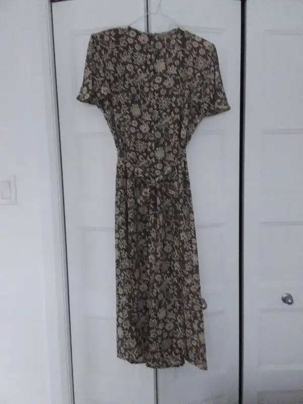 Robe fleurie avec col de dentelle in Women's - Dresses & Skirts in Drummondville - Image 3