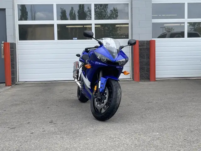2005 Yamaha r6 5000km in Sport Bikes in Strathcona County - Image 3