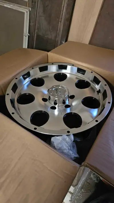 Brand new MB Wheels 17×8.5 with 6×135 bolt pattern(fits Ford F150). Details in photos. Comes with lu...