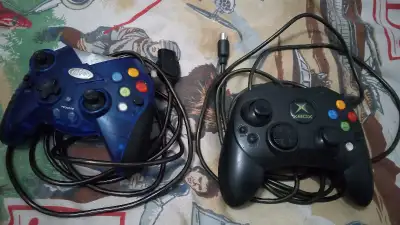 Pour pièces ou réparation Manettes XBOX Original Controllers, View more