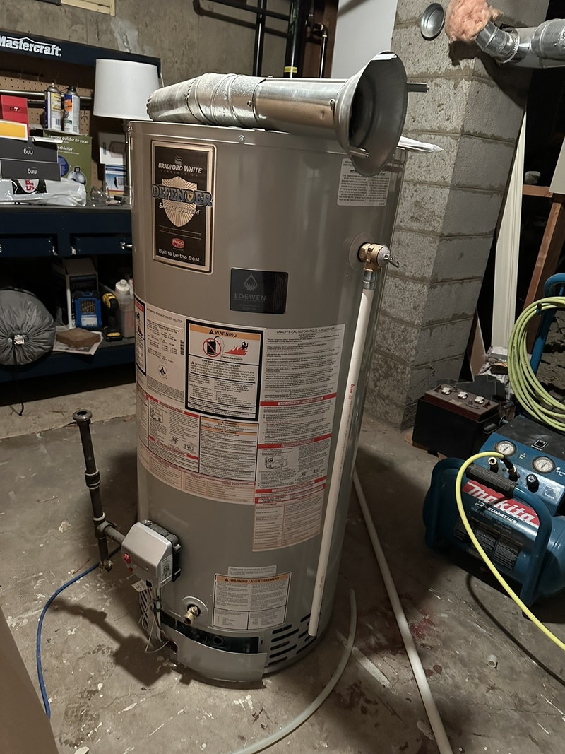 40 Gal Hot Water Tank Plumbing, Sinks, Toilets & Showers Edmonton