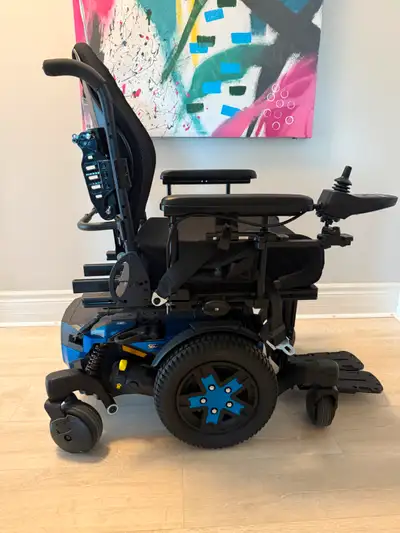Selling a brand new Quantum Q6 Edge 3 Stretto motorized wheelchair as unfortunately my father in law...