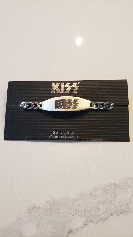 STERLING SILVER KISS BRACELET. r in Arts & Collectibles in St. Albert