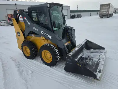 None John Deere 318G