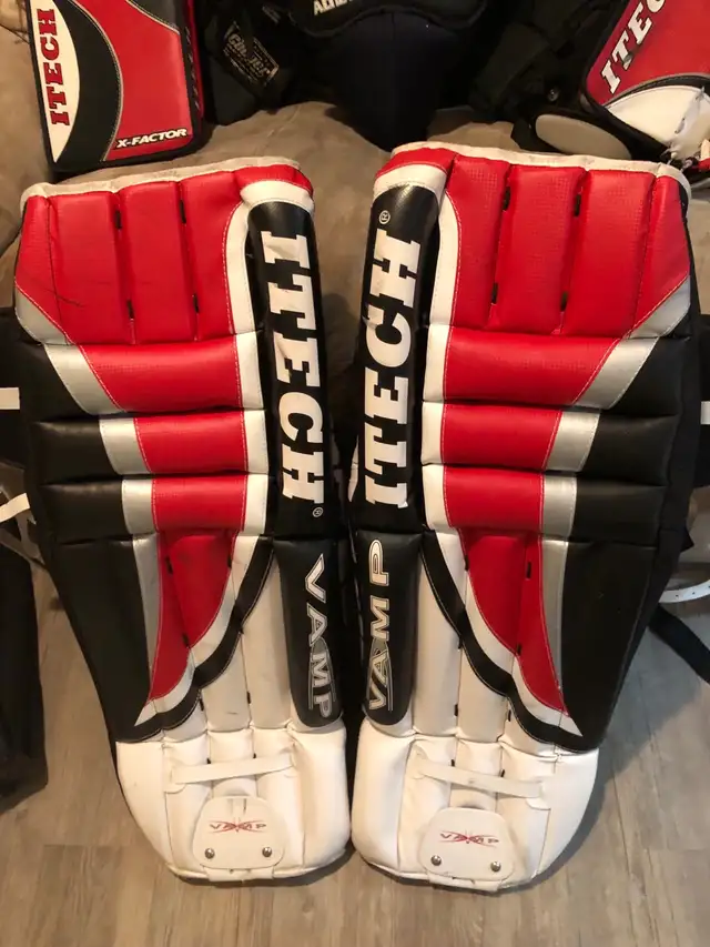 Goalie equipment in Hockey in Markham / York Region - Image 9