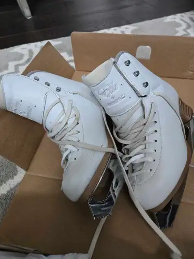 Jackson Elle Figure Skates size 3.5, View more
