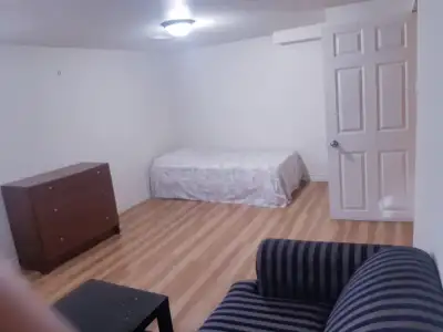Private room for rent $ 900, near Kennedy station.