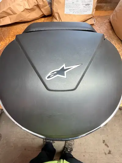 Shad 39L top case with backrest To fit Susuki v-Strom 650 (2017-2024) Top case mounting plates. $450...