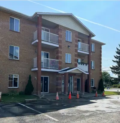 Available June 1st, this spacious 2-bedroom apartment offers comfort and convenience. Featuring a br...